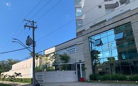 Apartamento Alto Padrão / prédio com piscina e quadra.